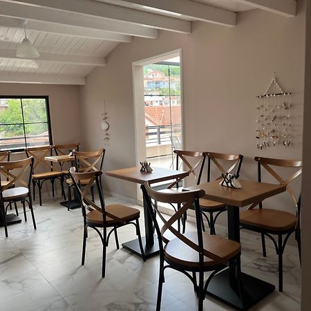 פוגרדץ Small Hotel Ora מראה חיצוני תמונה
