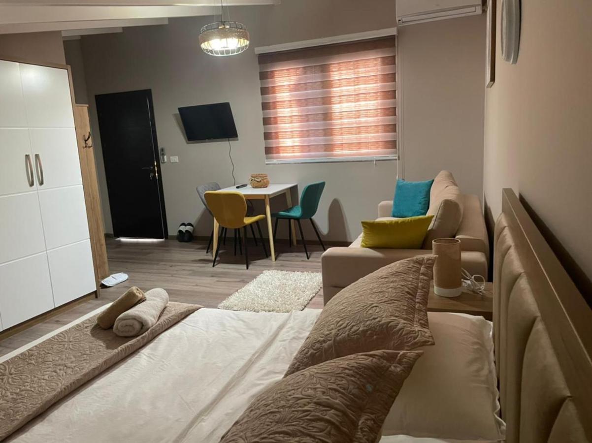 פוגרדץ Small Hotel Ora מראה חיצוני תמונה
