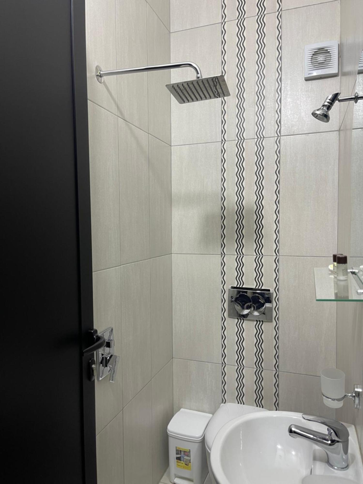 פוגרדץ Small Hotel Ora מראה חיצוני תמונה