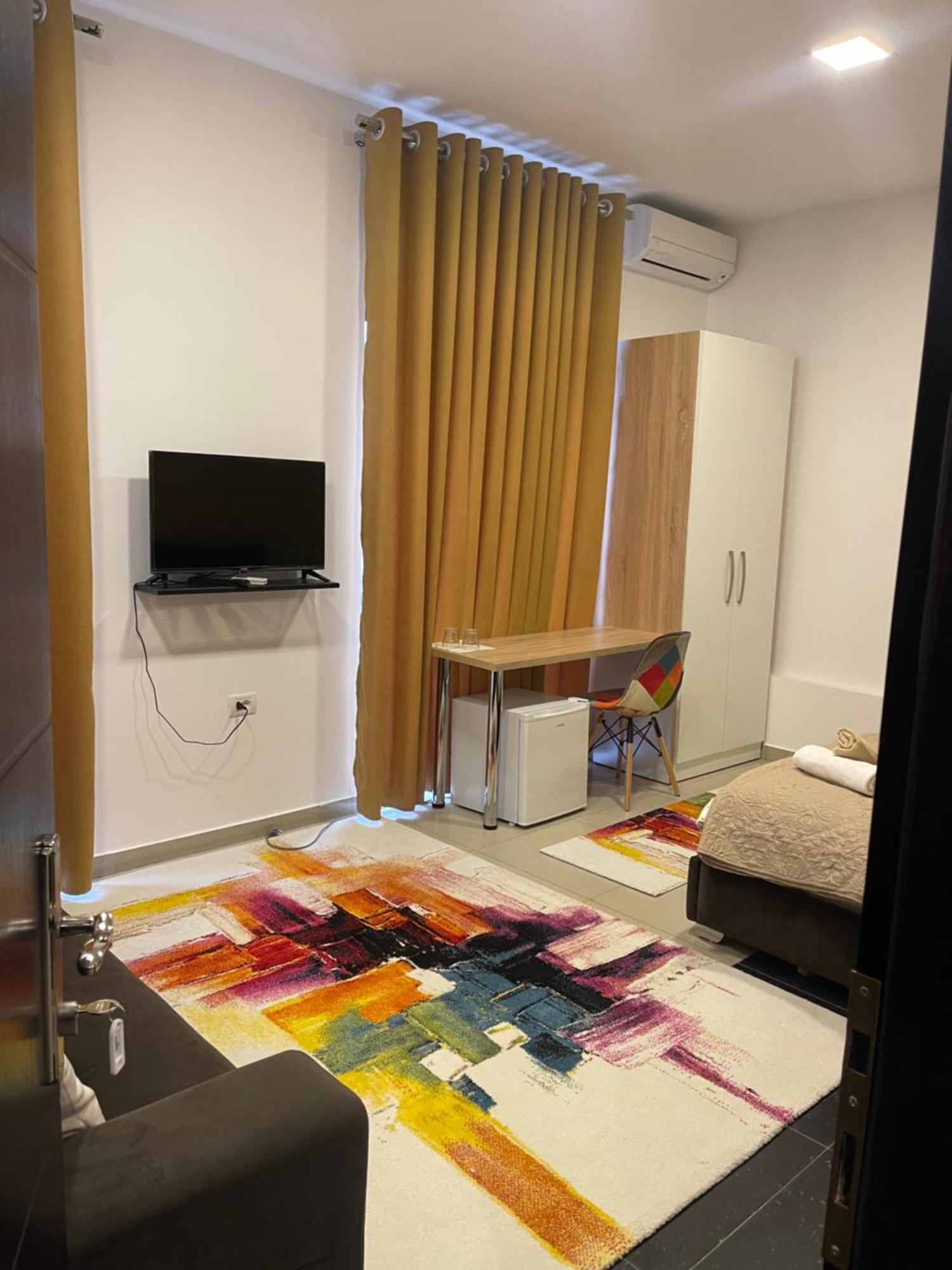 פוגרדץ Small Hotel Ora מראה חיצוני תמונה