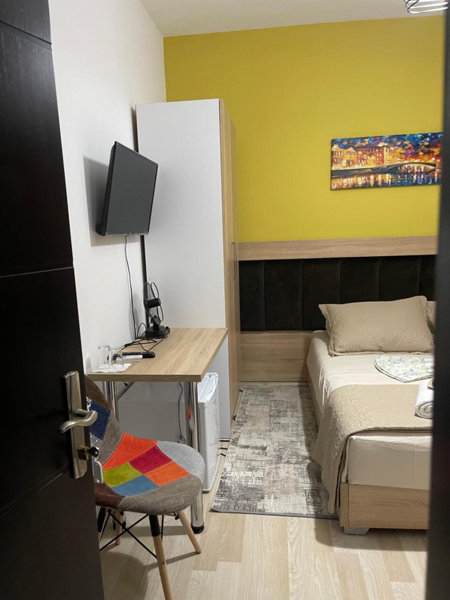 פוגרדץ Small Hotel Ora מראה חיצוני תמונה