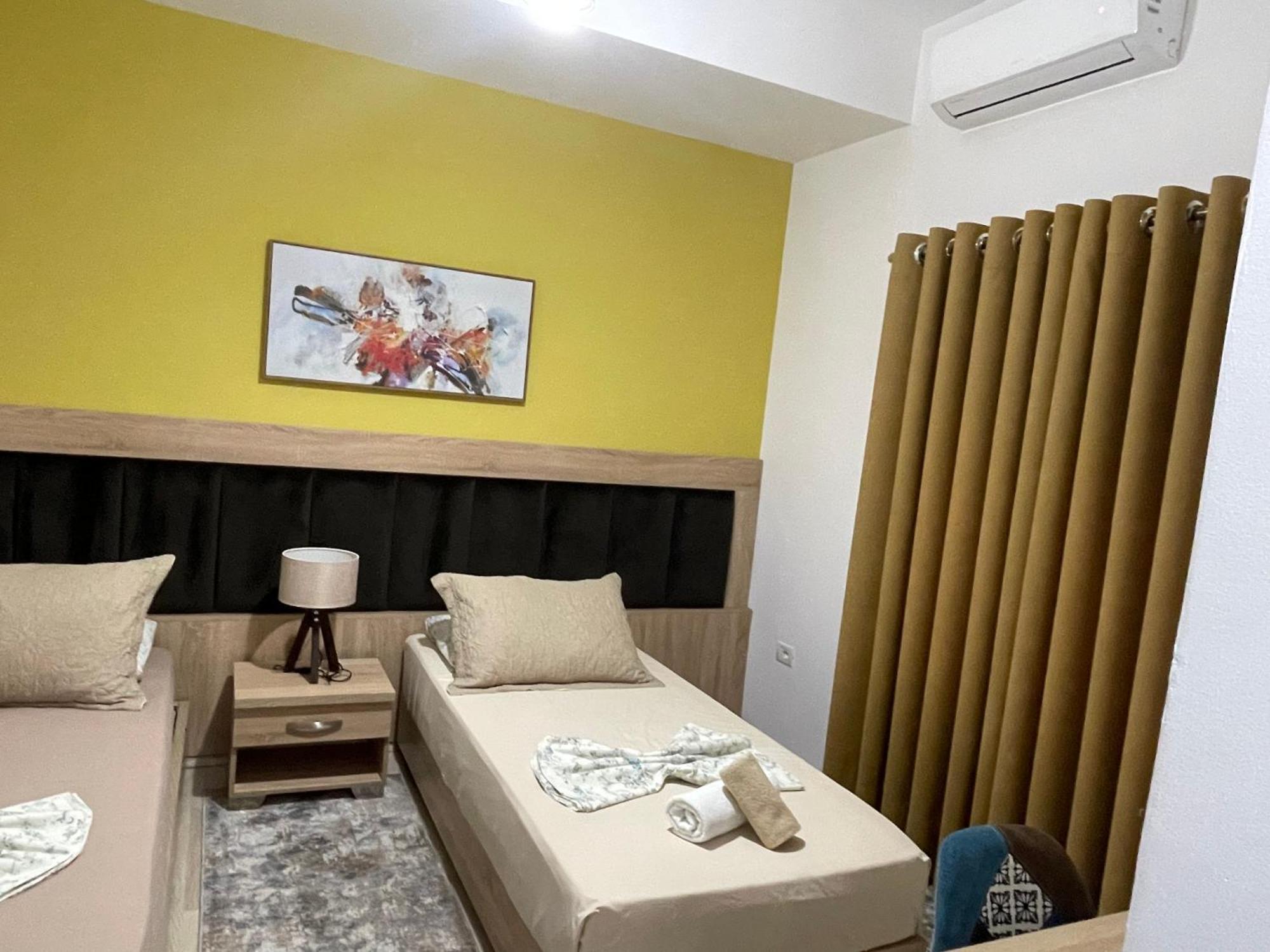פוגרדץ Small Hotel Ora מראה חיצוני תמונה